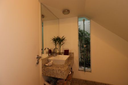 Casa à venda com 184m², 3 quartos e 4 vagasLavabo