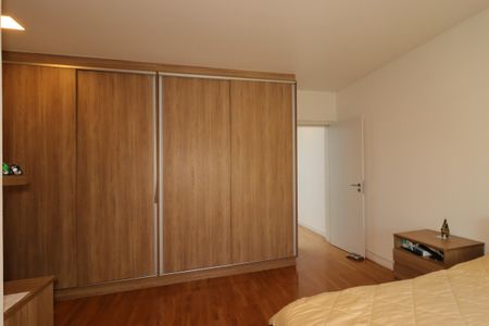 Casa à venda com 184m², 3 quartos e 4 vagasSuíte 1
