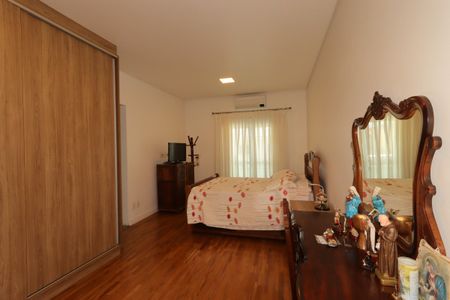Casa à venda com 184m², 3 quartos e 4 vagasSuíte 3