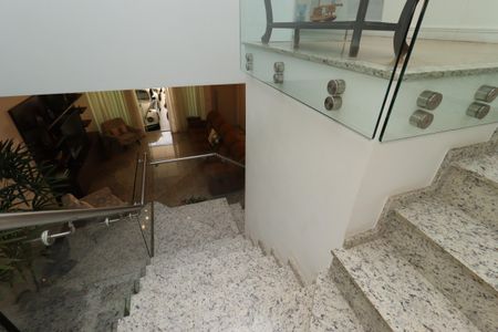 Casa à venda com 184m², 3 quartos e 4 vagasEscada