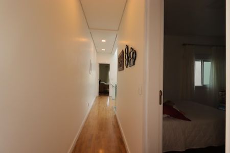 Casa à venda com 184m², 3 quartos e 4 vagasCorredor piso superior