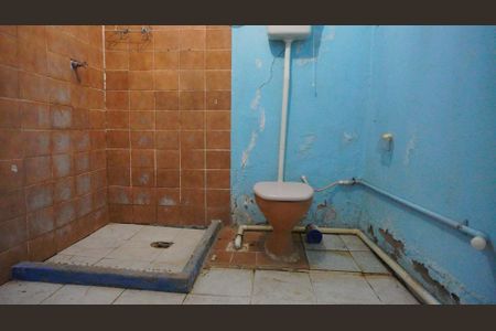 Banheiro  de casa para alugar com 3 quartos, 67m² em Vila Nova, Porto Alegre