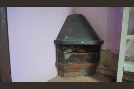 Lareira da sala  de casa para alugar com 3 quartos, 67m² em Vila Nova, Porto Alegre