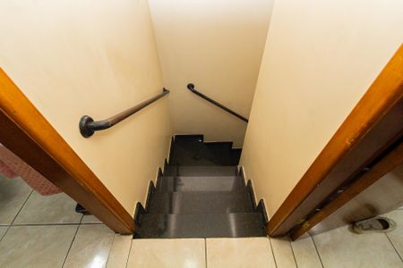 Casa de condomínio à venda com 65m², 2 quartos e 1 vaga Casa de condomínio à venda com 65m², 2 quartos e 1 vagaEscada