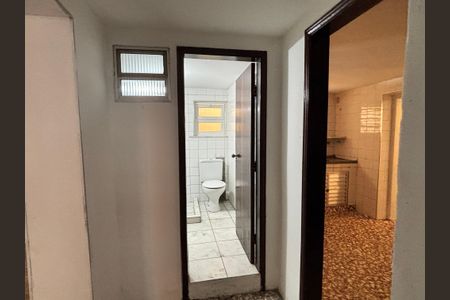 Casa para alugar com 50m², 2 quartos e sem vaga Casa para alugar com 50m², 2 quartos e sem vagaBanheiro 1