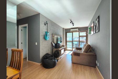 Sala de apartamento à venda com 2 quartos, 72m² em Grajaú, Rio de Janeiro