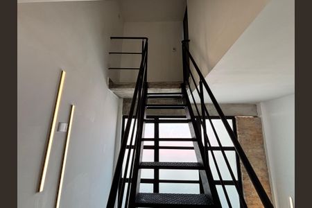 Apartamento para alugar com 55m², 1 quarto e sem vaga Apartamento para alugar com 55m², 1 quarto e sem vagaEscada
