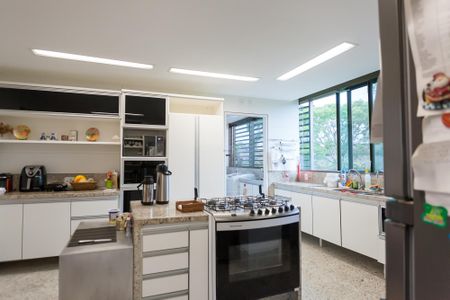 Apartamento à venda com 270m², 4 quartos e 4 vagas Apartamento à venda com 270m², 4 quartos e 4 vagasCozinha