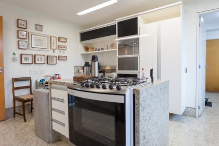 Apartamento à venda com 270m², 4 quartos e 4 vagas Apartamento à venda com 270m², 4 quartos e 4 vagasCozinha