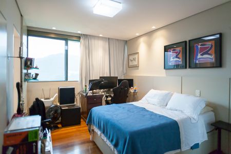 Apartamento à venda com 270m², 4 quartos e 4 vagas Apartamento à venda com 270m², 4 quartos e 4 vagassuite 2