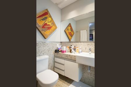 Apartamento à venda com 270m², 4 quartos e 4 vagas Apartamento à venda com 270m², 4 quartos e 4 vagasBanheiro suite 2