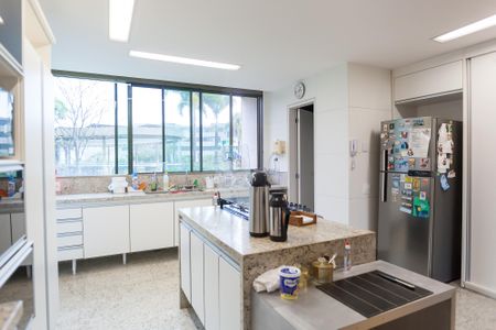 Apartamento à venda com 270m², 4 quartos e 4 vagas Apartamento à venda com 270m², 4 quartos e 4 vagasCozinha
