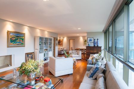 Apartamento à venda com 270m², 4 quartos e 4 vagas Apartamento à venda com 270m², 4 quartos e 4 vagassala