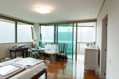 Apartamento à venda com 270m², 4 quartos e 4 vagas Apartamento à venda com 270m², 4 quartos e 4 vagassuite 4