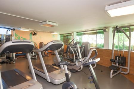 Apartamento à venda com 270m², 4 quartos e 4 vagas Apartamento à venda com 270m², 4 quartos e 4 vagasÁrea comum - Academia