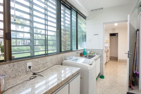 Apartamento à venda com 270m², 4 quartos e 4 vagas Apartamento à venda com 270m², 4 quartos e 4 vagasÁrea de Serviço