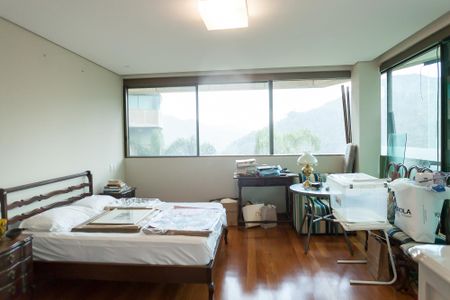 Apartamento à venda com 270m², 4 quartos e 4 vagas Apartamento à venda com 270m², 4 quartos e 4 vagassuite 4