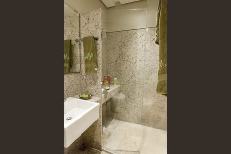 Apartamento à venda com 270m², 4 quartos e 4 vagas Apartamento à venda com 270m², 4 quartos e 4 vagasBanheiro suite 3