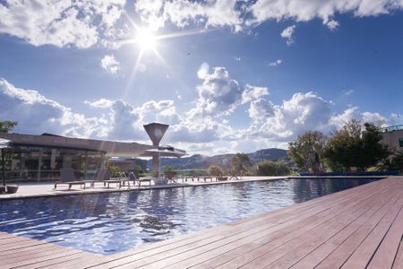 Apartamento à venda com 270m², 4 quartos e 4 vagas Apartamento à venda com 270m², 4 quartos e 4 vagasÁrea comum - Piscina