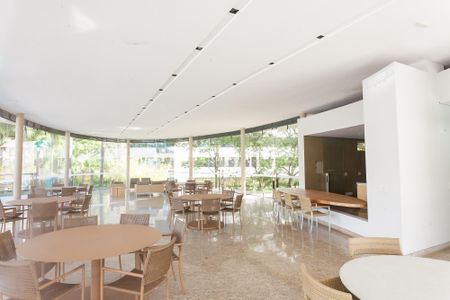 Apartamento à venda com 270m², 4 quartos e 4 vagas Apartamento à venda com 270m², 4 quartos e 4 vagasÁrea comum - Salão de festas