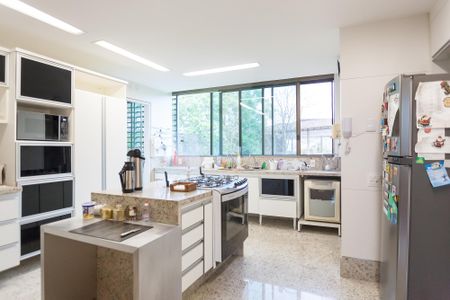 Apartamento à venda com 270m², 4 quartos e 4 vagas Apartamento à venda com 270m², 4 quartos e 4 vagasBanheiro suite 4