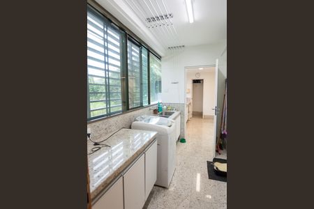 Apartamento à venda com 270m², 4 quartos e 4 vagas Apartamento à venda com 270m², 4 quartos e 4 vagasÁrea de Serviço