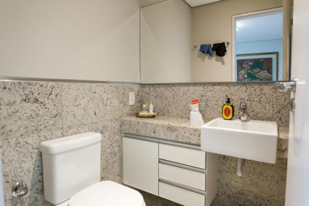 Apartamento à venda com 270m², 4 quartos e 4 vagas Apartamento à venda com 270m², 4 quartos e 4 vagasBanheiro suite 3