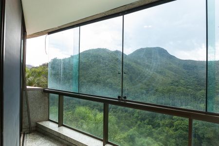 Apartamento à venda com 270m², 4 quartos e 4 vagas Apartamento à venda com 270m², 4 quartos e 4 vagasvaranda suite 4