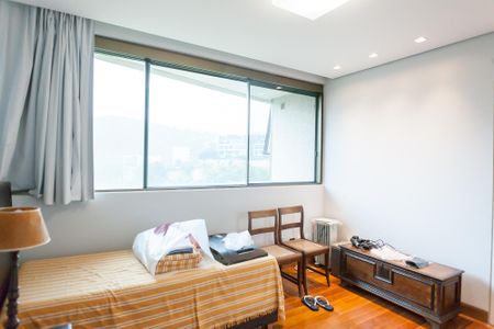 Apartamento à venda com 270m², 4 quartos e 4 vagas Apartamento à venda com 270m², 4 quartos e 4 vagassuite 3