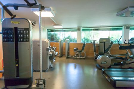 Apartamento à venda com 270m², 4 quartos e 4 vagas Apartamento à venda com 270m², 4 quartos e 4 vagasÁrea comum - Academia