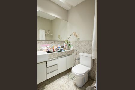 Apartamento à venda com 270m², 4 quartos e 4 vagas Apartamento à venda com 270m², 4 quartos e 4 vagasBanheiro suite 1