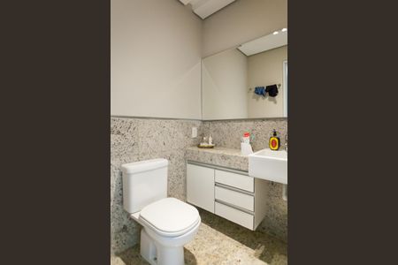 Apartamento à venda com 270m², 4 quartos e 4 vagas Apartamento à venda com 270m², 4 quartos e 4 vagasBanheiro suite 3