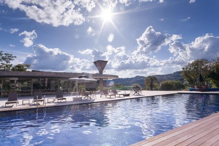 Apartamento à venda com 270m², 4 quartos e 4 vagas Apartamento à venda com 270m², 4 quartos e 4 vagasÁrea comum - Piscina