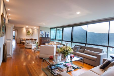 Apartamento à venda com 270m², 4 quartos e 4 vagas Apartamento à venda com 270m², 4 quartos e 4 vagassala