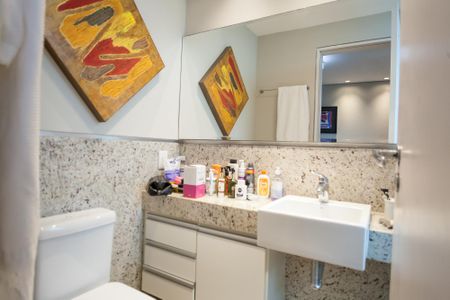 Apartamento à venda com 270m², 4 quartos e 4 vagas Apartamento à venda com 270m², 4 quartos e 4 vagasBanheiro suite 2