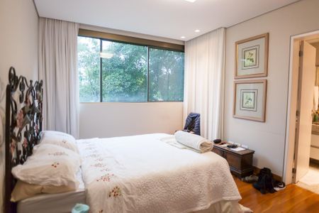 Apartamento à venda com 270m², 4 quartos e 4 vagas Apartamento à venda com 270m², 4 quartos e 4 vagassuite 1