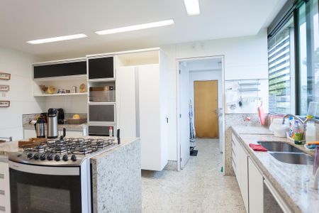 Apartamento à venda com 270m², 4 quartos e 4 vagas Apartamento à venda com 270m², 4 quartos e 4 vagasCozinha