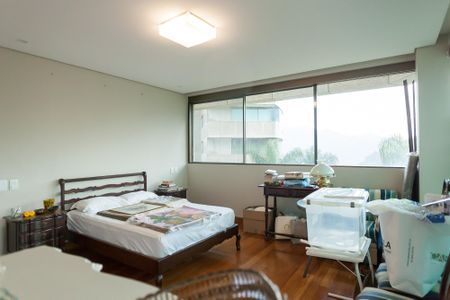 Apartamento à venda com 270m², 4 quartos e 4 vagas Apartamento à venda com 270m², 4 quartos e 4 vagassuite 4