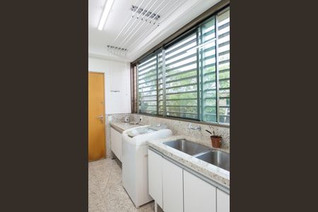 Apartamento à venda com 270m², 4 quartos e 4 vagas Apartamento à venda com 270m², 4 quartos e 4 vagasÁrea de Serviço