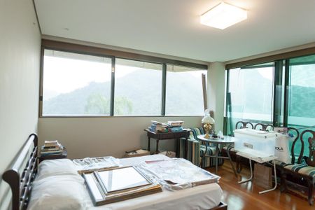 Apartamento à venda com 270m², 4 quartos e 4 vagas Apartamento à venda com 270m², 4 quartos e 4 vagassuite 4