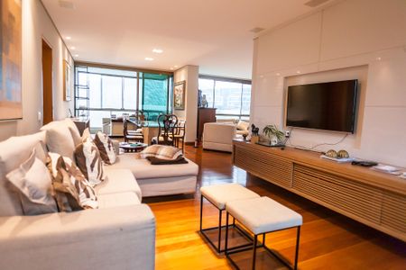 Apartamento à venda com 270m², 4 quartos e 4 vagas Apartamento à venda com 270m², 4 quartos e 4 vagasSala de TV