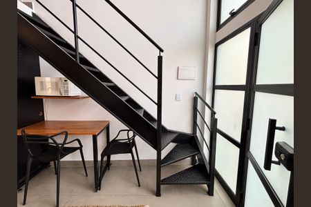 Apartamento para alugar com 50m², 1 quarto e sem vaga Apartamento para alugar com 50m², 1 quarto e sem vagaEscada