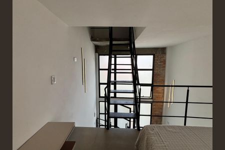 Apartamento para alugar com 50m², 1 quarto e sem vaga Apartamento para alugar com 50m², 1 quarto e sem vagaEscada