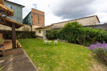 Casa à venda com 195m², 3 quartos e 2 vagas Casa à venda com 195m², 3 quartos e 2 vagasQuintal