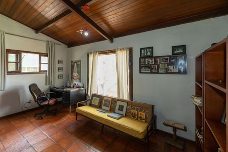 Casa à venda com 195m², 3 quartos e 2 vagas Casa à venda com 195m², 3 quartos e 2 vagasEscritório