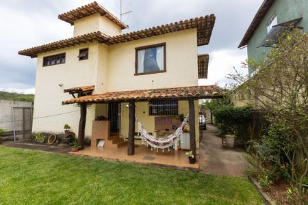 Casa à venda com 195m², 3 quartos e 2 vagas Casa à venda com 195m², 3 quartos e 2 vagasQuintal