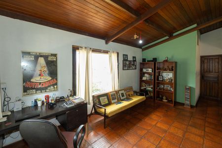 Casa à venda com 195m², 3 quartos e 2 vagas Casa à venda com 195m², 3 quartos e 2 vagasEscritório