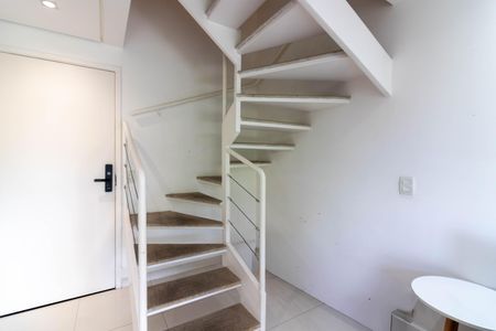 Apartamento à venda com 50m², 1 quarto e 1 vaga Apartamento à venda com 50m², 1 quarto e 1 vagaEscadas