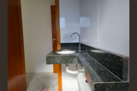 Casa à venda com 160m², 3 quartos e 2 vagasBanheiro da Suíte 2