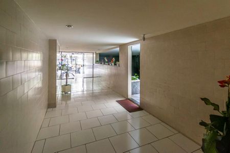 Apartamento para alugar com 70m², 2 quartos e 1 vagaÁrea comum - Hall da entrada